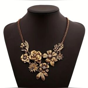 NEW! Floral Gold Necklace NIP!